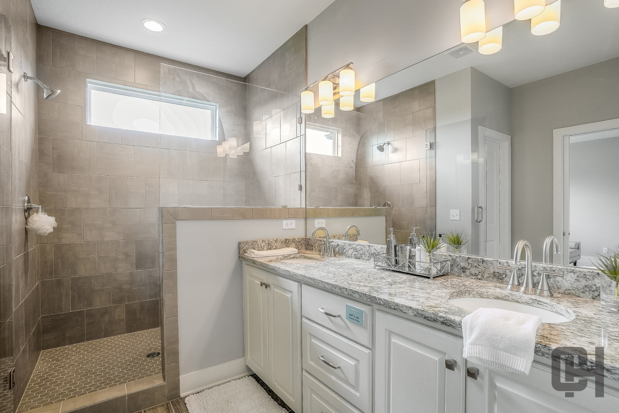 Verona II Bathroom With Light Wood Vanity