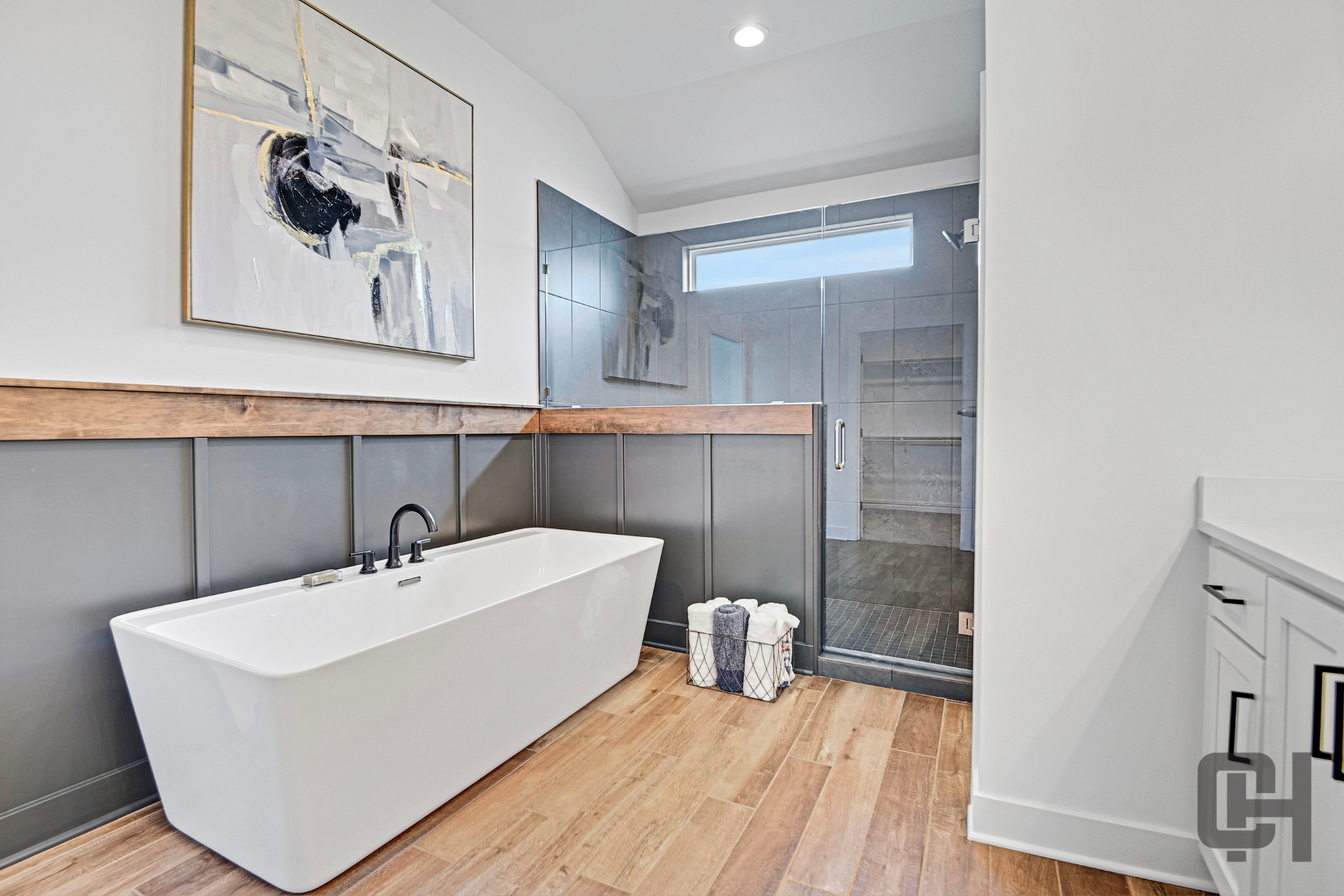 Verona III Bathroom With Tub And Shower Combination