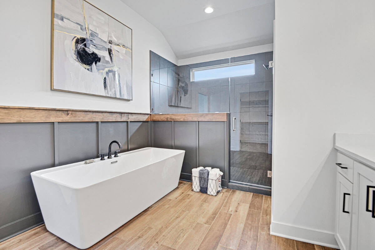 Spa Style Free Standing Bathtub