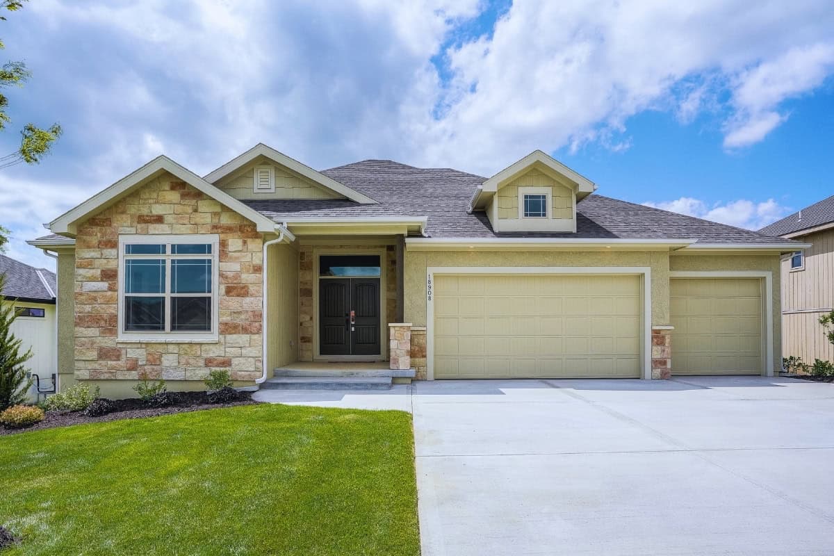 comerio-homes-nwa-ranch-home-verona Front exterior of Verona